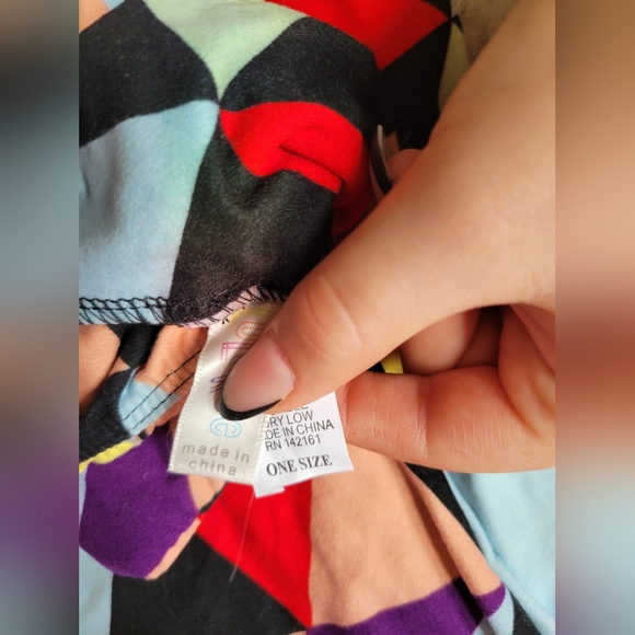 Used Lularoe Leggings Red and Geometric Bundle - Picture 3 of 3